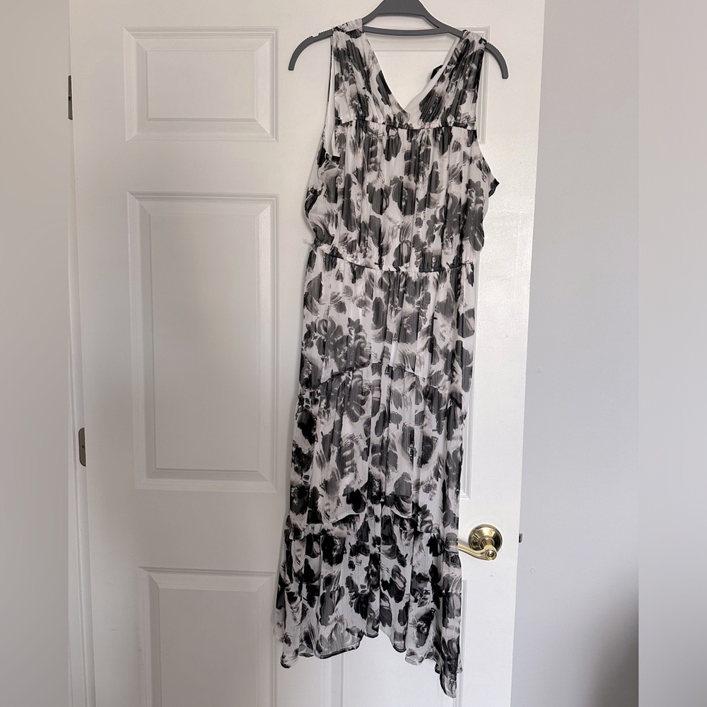 Simply Vera Wang Floral Black and White Dress
